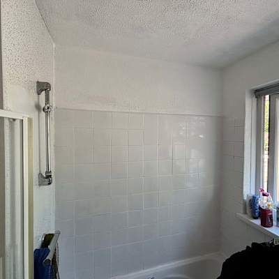 Finished tiled bathroom wall